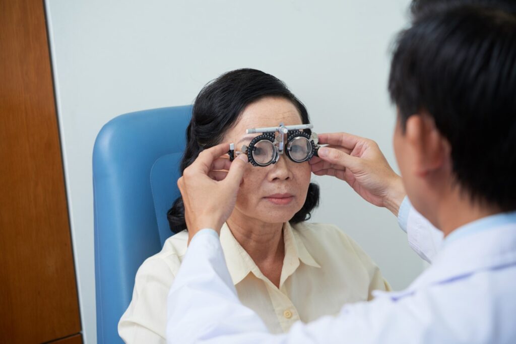 Ce înseamnă lentile degresive femeie doctor