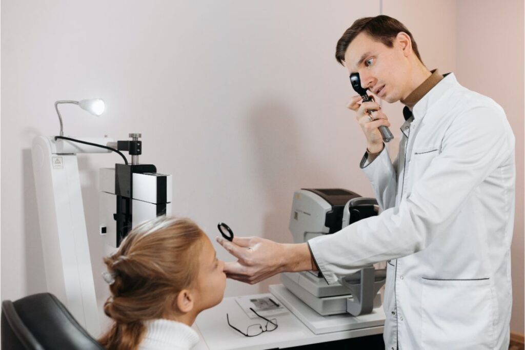 optometrist, ochelari, distanta pupilara