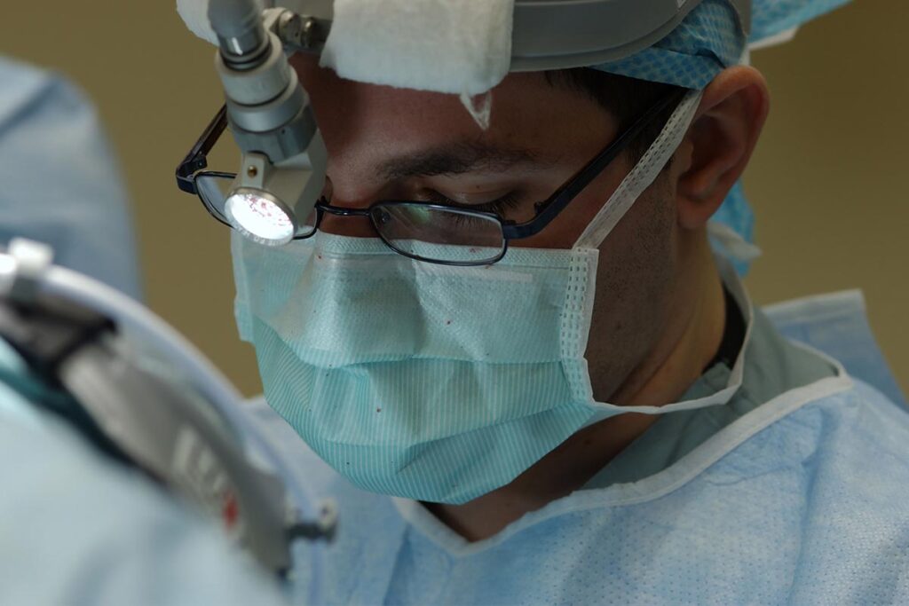 Tumori oculare - tumora oculara tratament, tratament chirurgical, chirug, tumora oculara, tumora chirugie